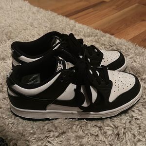 Low panda dunks kids size 5.5 (same as women’s size 7.5)
